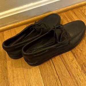 EUC SPERRY black on black boat shoes.